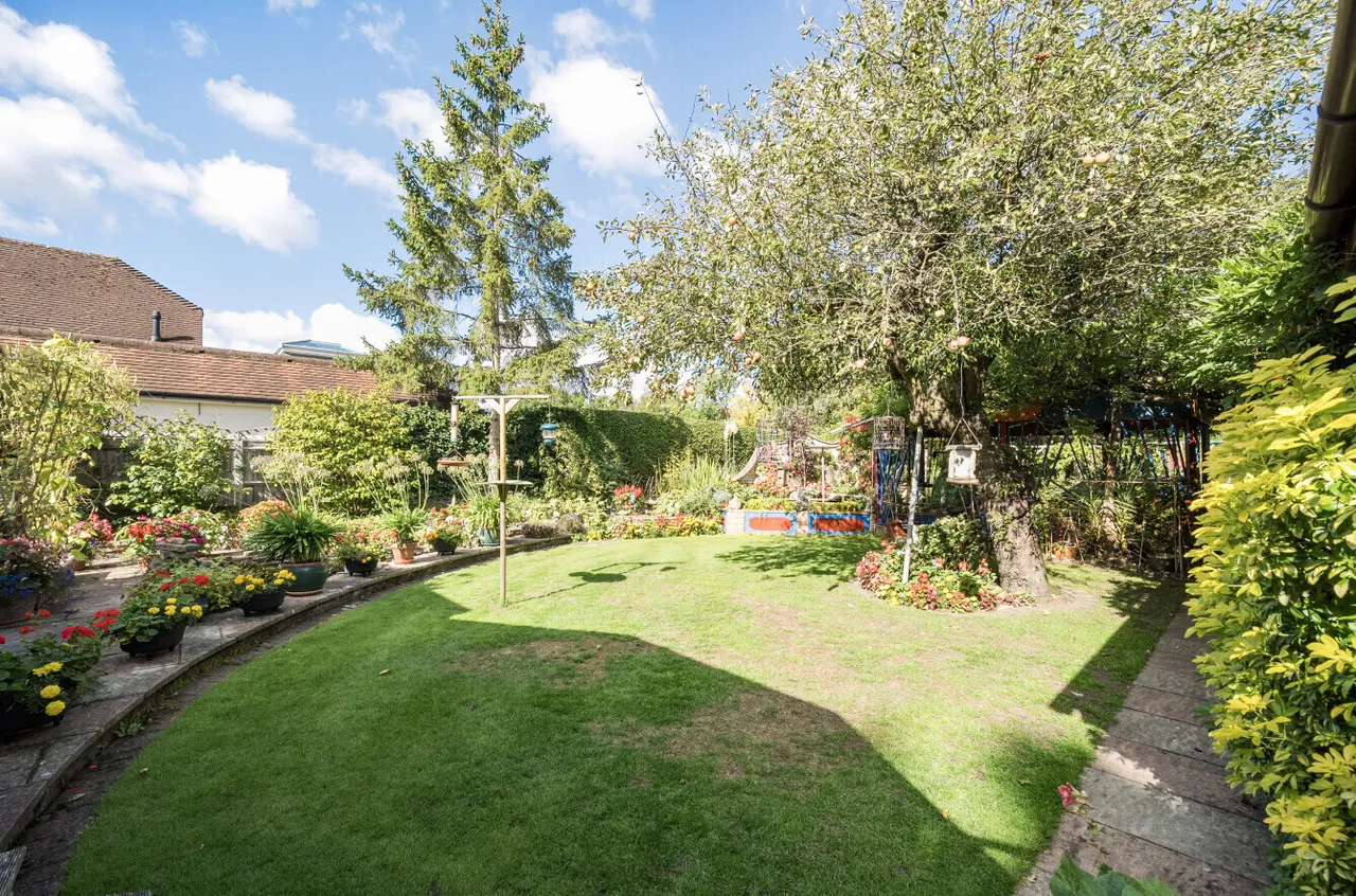 Fenns Lane, West End, GU24, photo 33