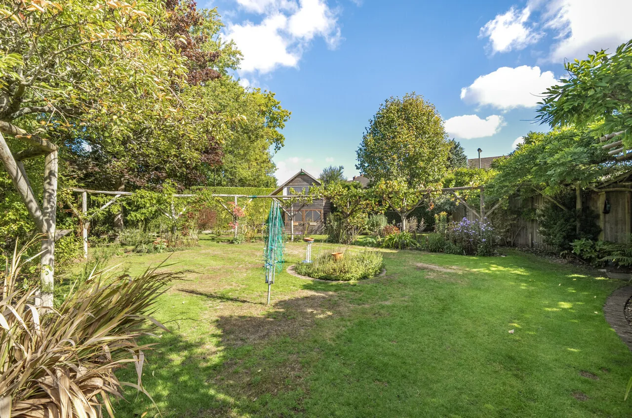 Fenns Lane, West End, GU24, photo 32