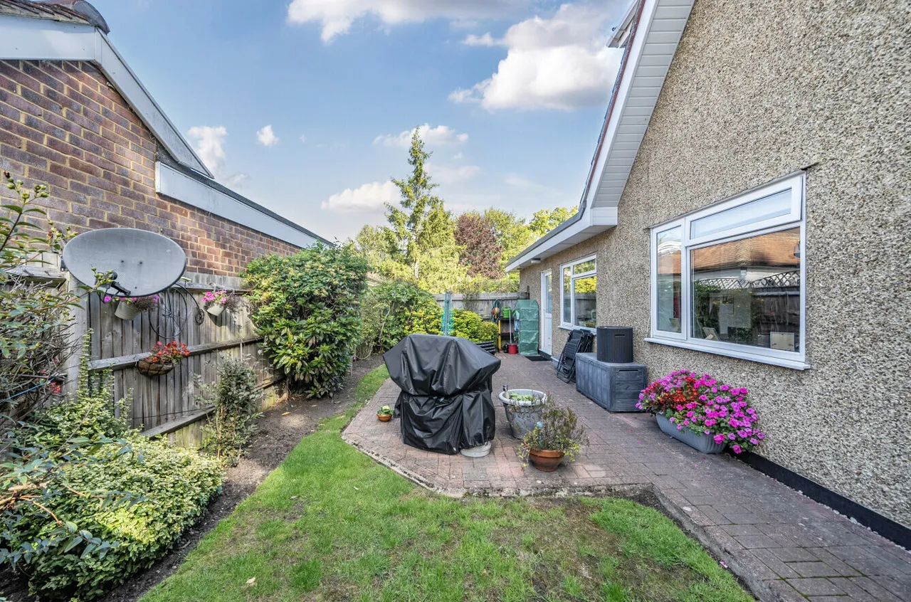 Fenns Lane, West End, GU24, photo 30