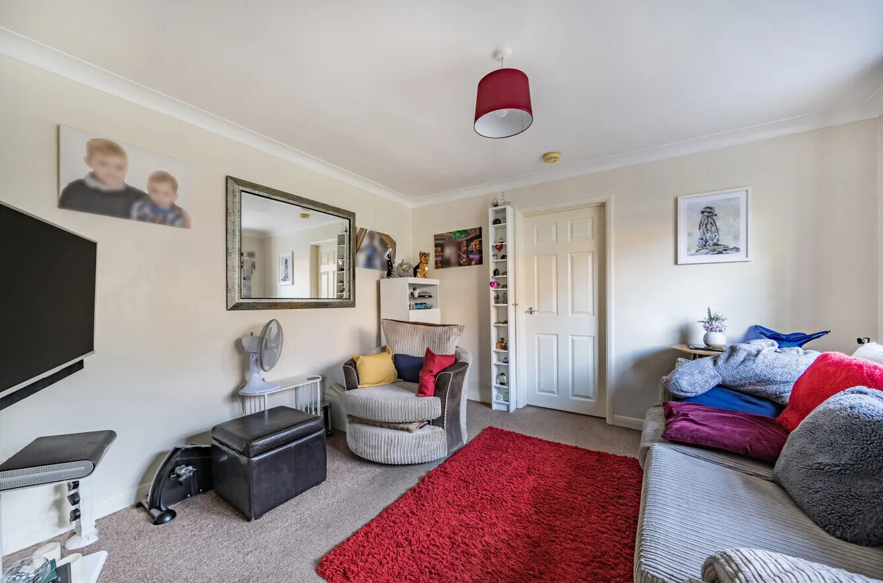 Fenns Lane, West End, GU24, photo 13