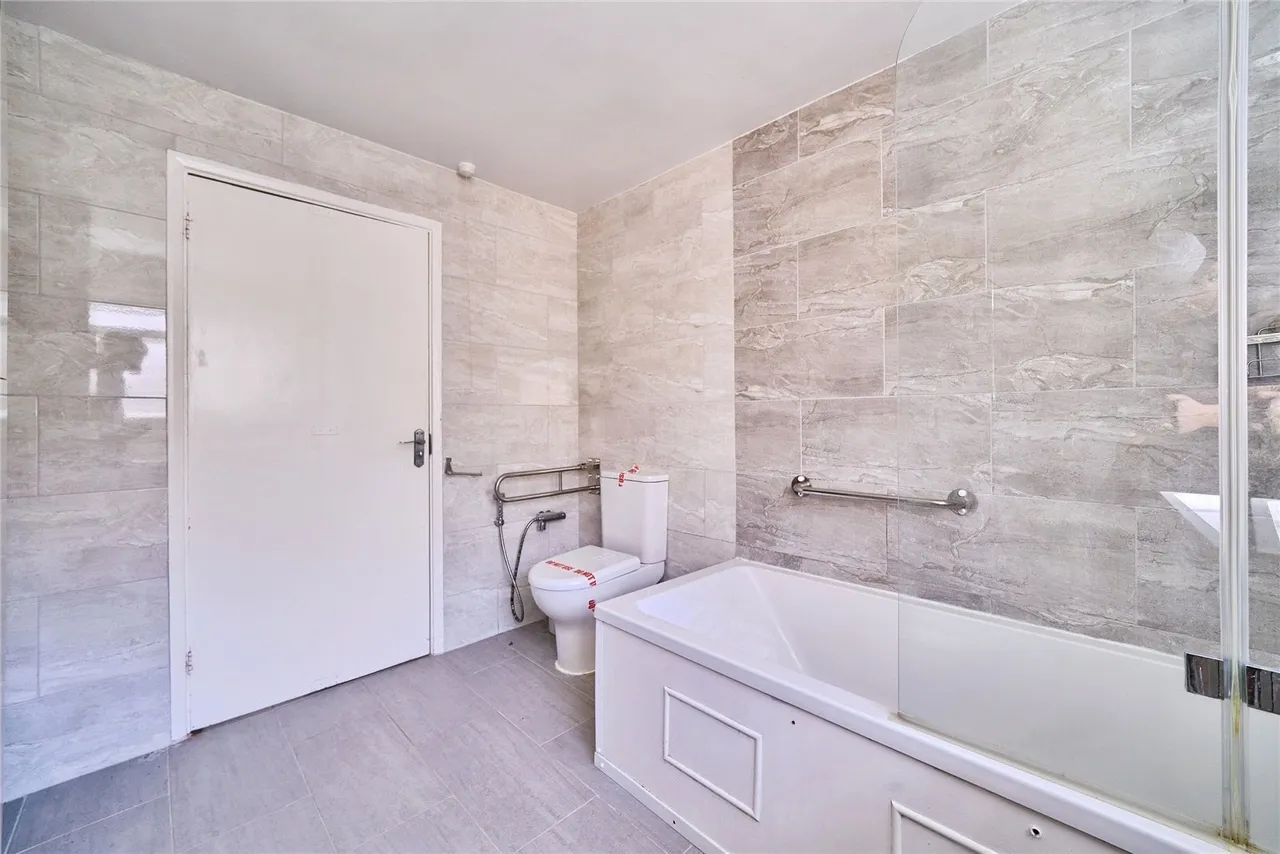 Chester Road, London, E16, photo 6