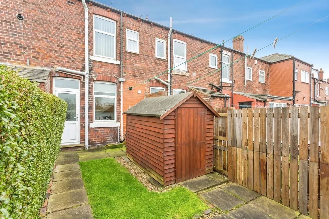 Manor Road, WAKEFIELD, photo 2