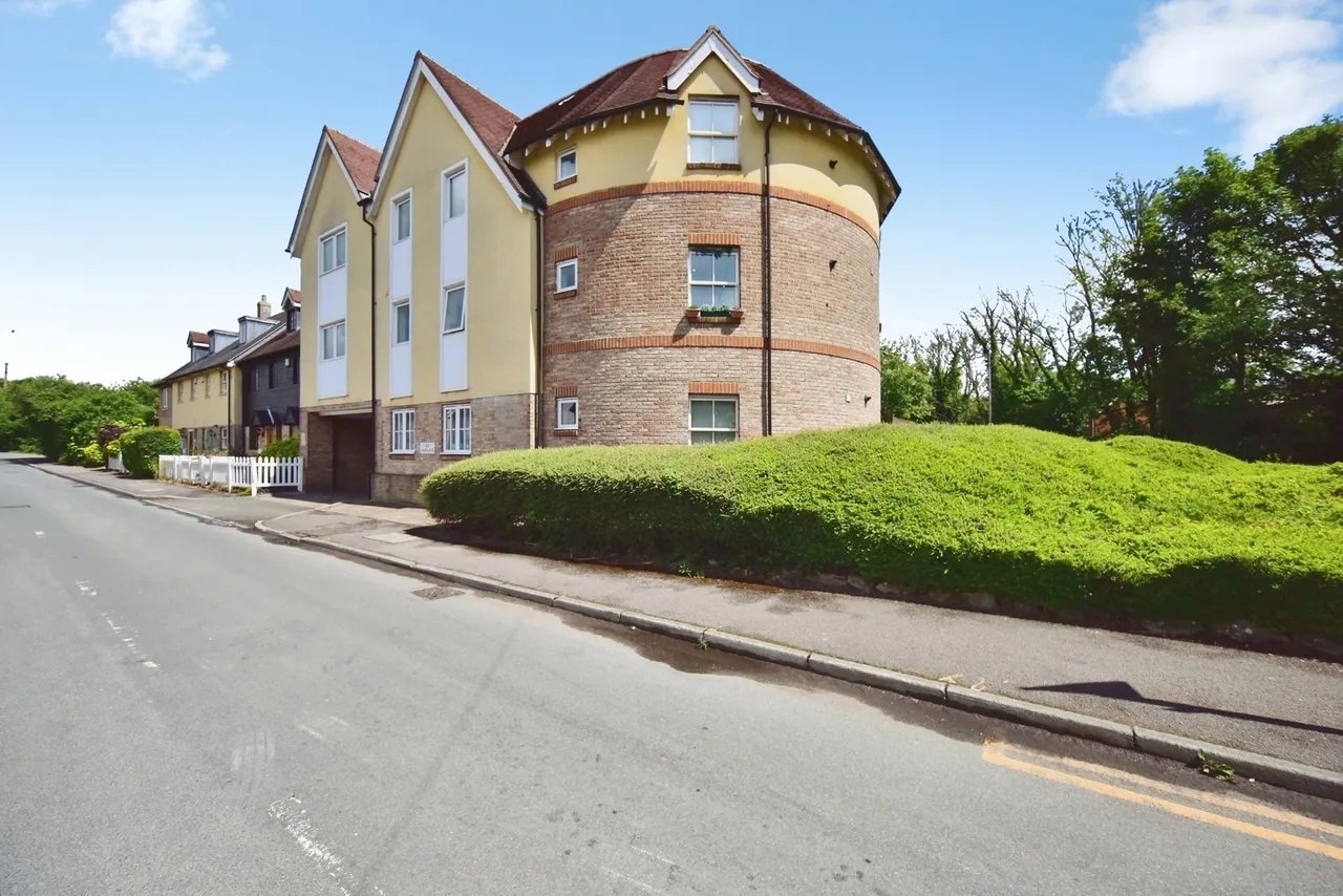 Bailies Court, Ashford Road, Harrietsham, Maidstone, ME17, photo 2