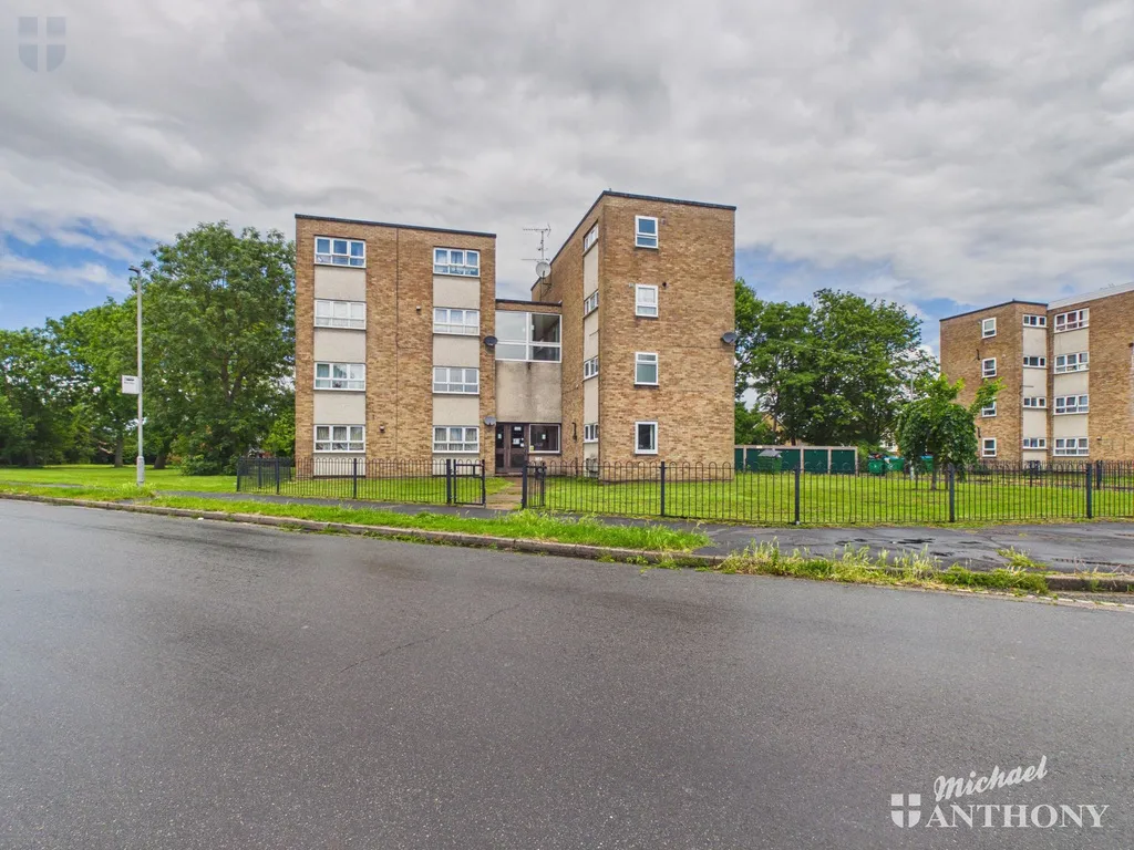 2 bed flat for sale — Simpson Place, Aylesbury, HP21 9PS