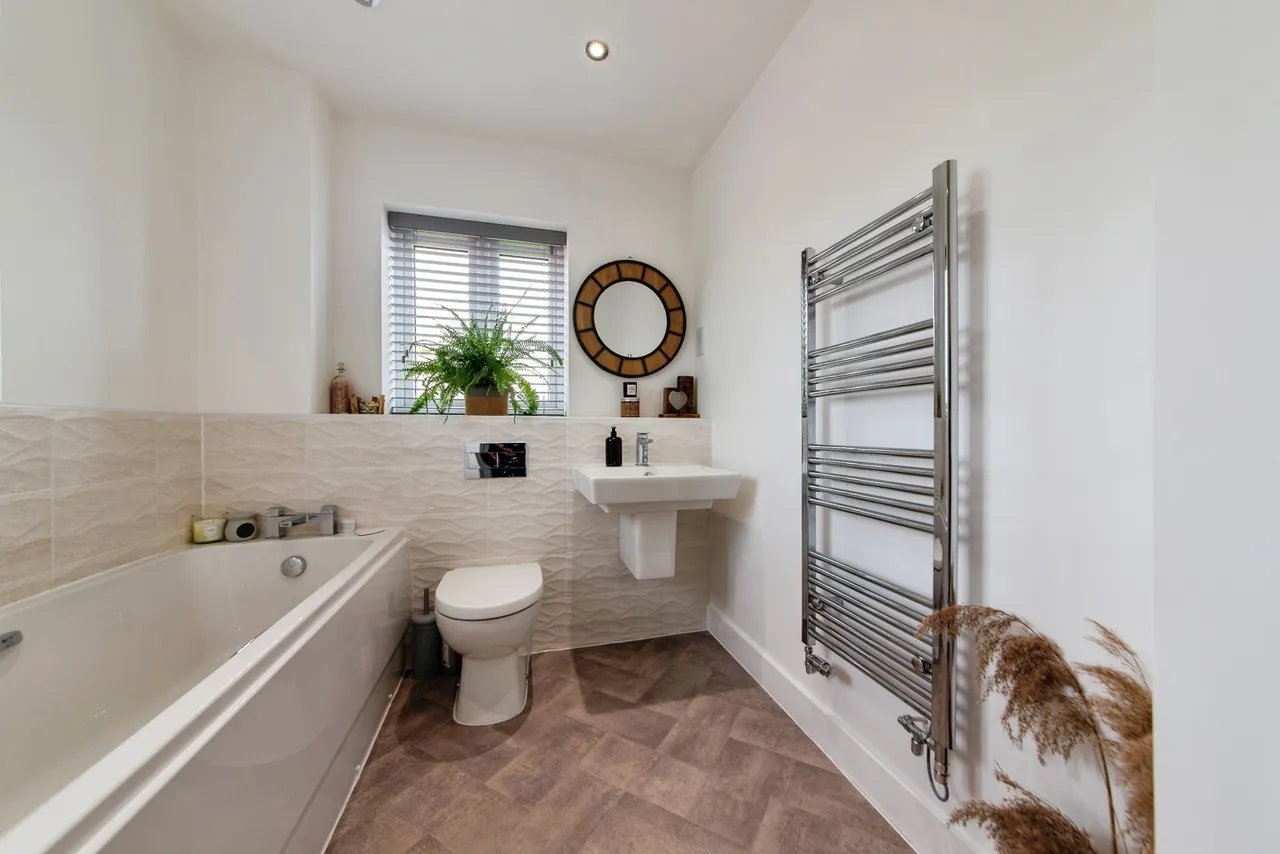Dunnock Close, Branston, Lincoln, Lincolnshire, LN4, photo 17