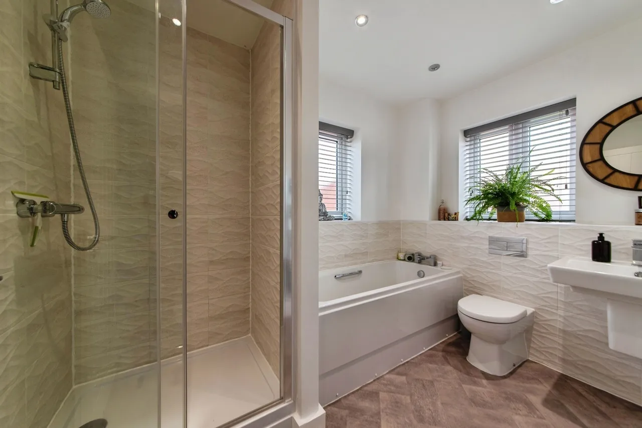 Dunnock Close, Branston, Lincoln, Lincolnshire, LN4, photo 18