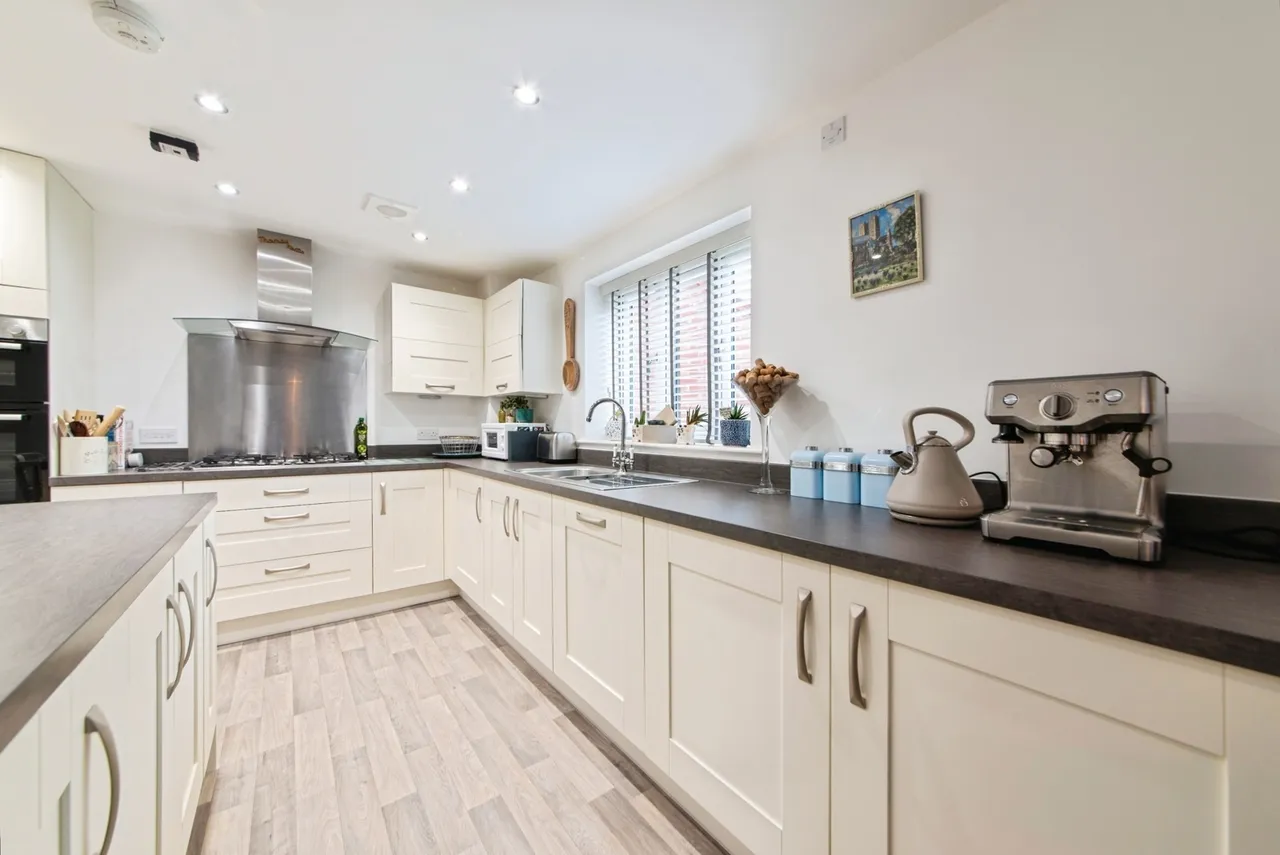 Dunnock Close, Branston, Lincoln, Lincolnshire, LN4, photo 4