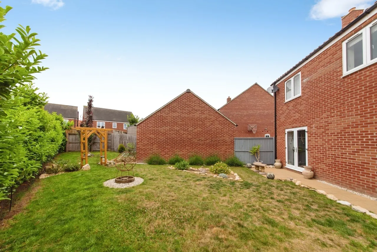 Dunnock Close, Branston, Lincoln, Lincolnshire, LN4, photo 22