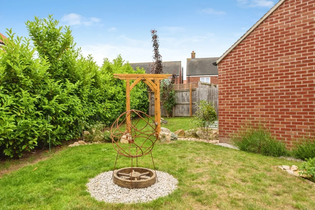 Dunnock Close, Branston, Lincoln, Lincolnshire, LN4, photo 23