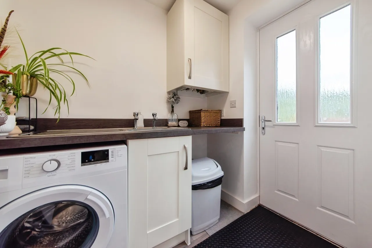 Dunnock Close, Branston, Lincoln, Lincolnshire, LN4, photo 10