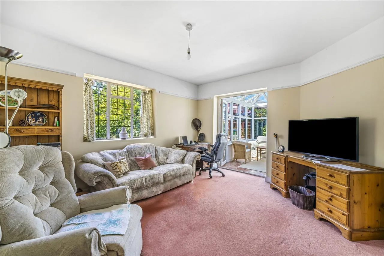 Buckingham Road, Hampton, TW12 3JX, photo 2