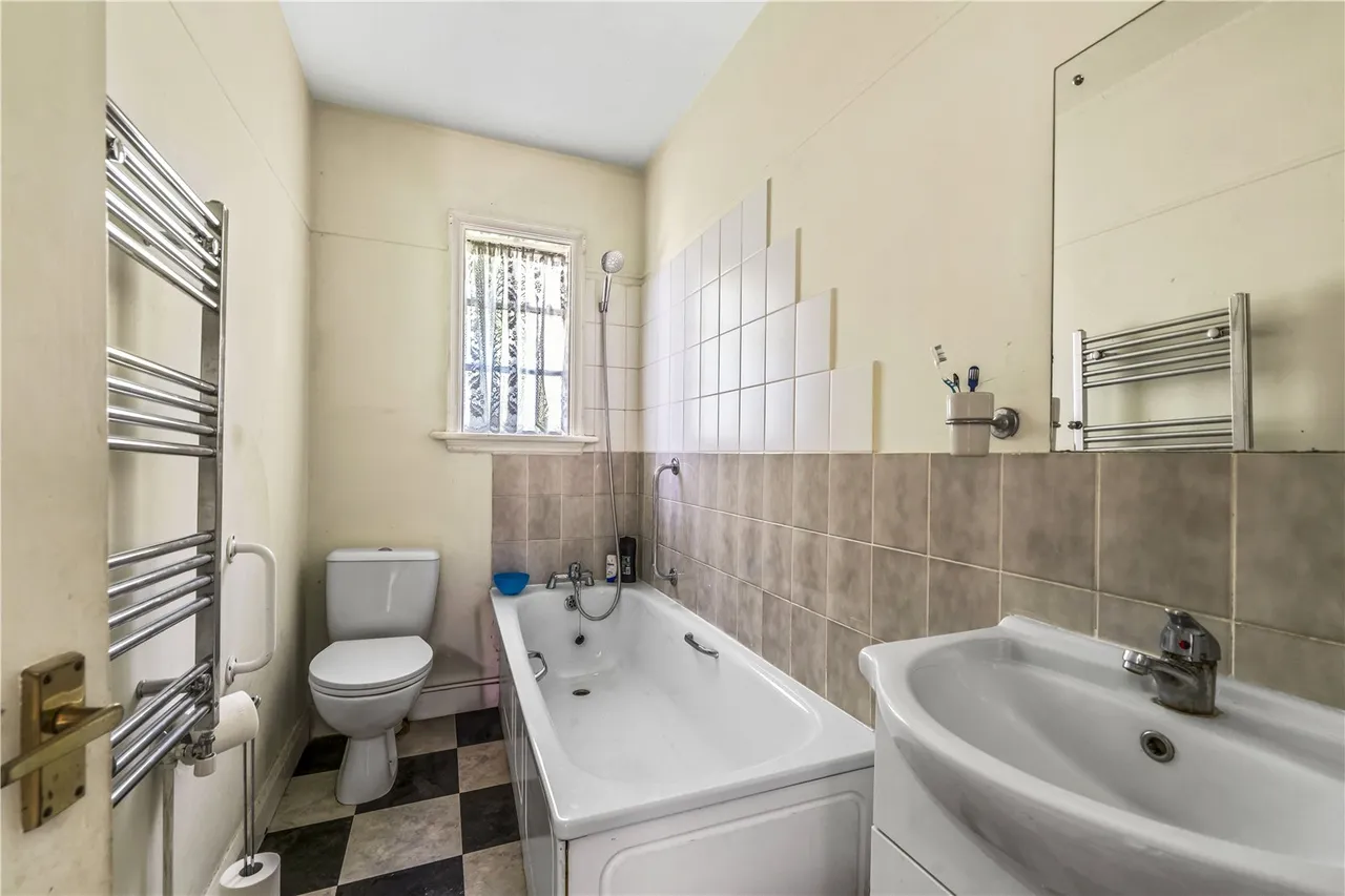 Buckingham Road, Hampton, TW12 3JX, photo 9