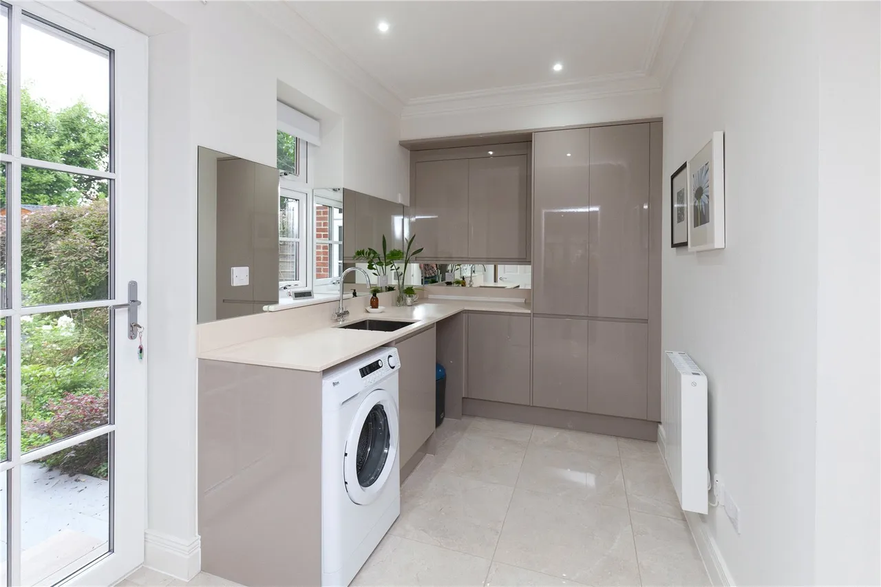 Barrs Avenue, New Milton, Hampshire, BH25 5HL, photo 8