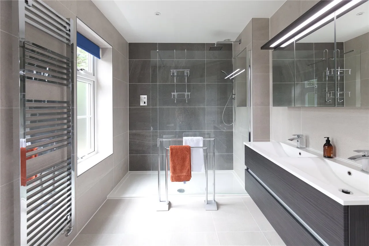 Barrs Avenue, New Milton, Hampshire, BH25 5HL, photo 11