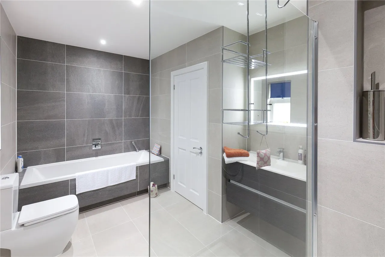 Barrs Avenue, New Milton, Hampshire, BH25 5HL, photo 13