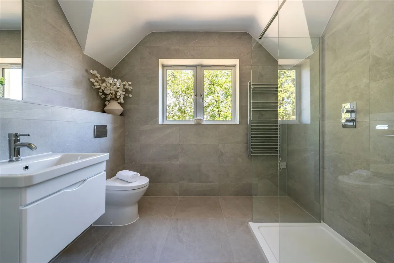 Bechwood Close, Tadworth, KT20, photo 12