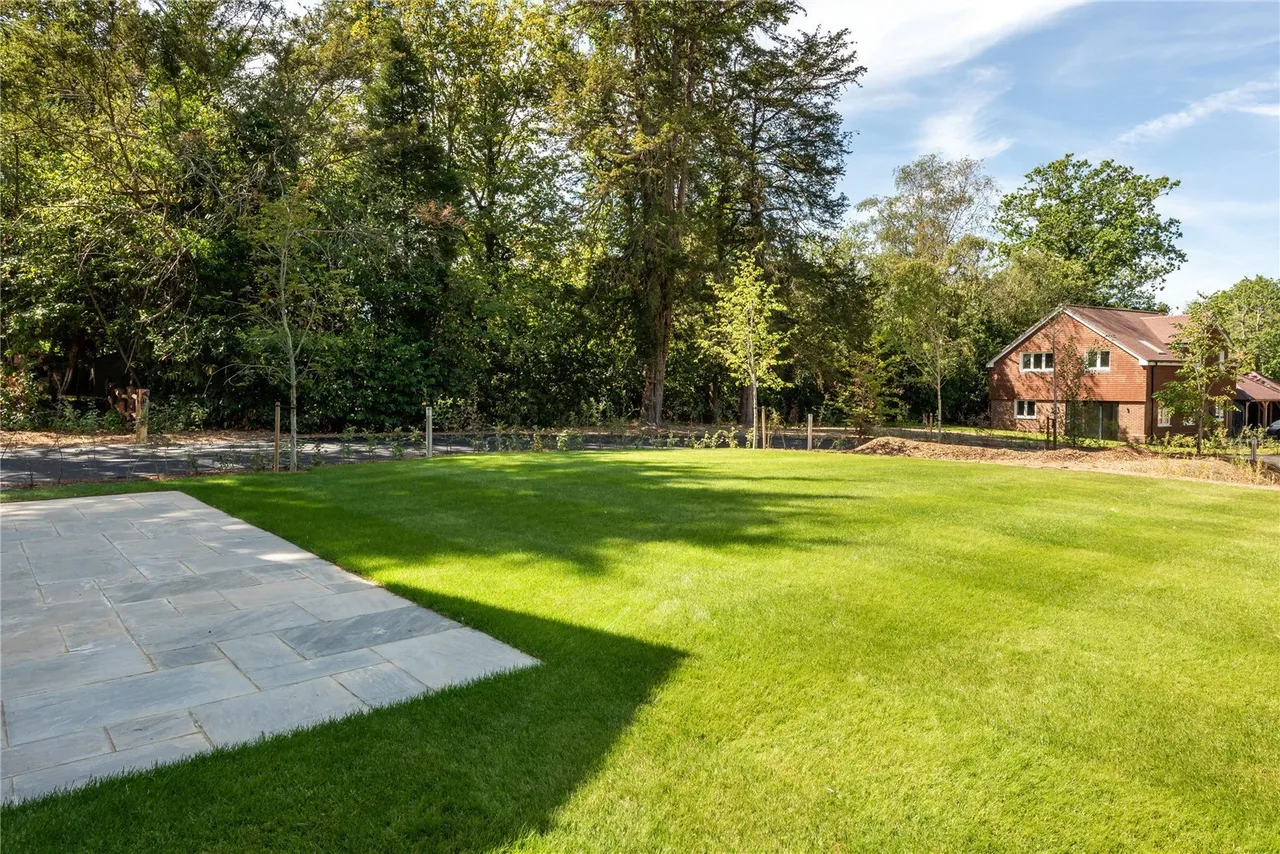 Bechwood Close, Tadworth, KT20, photo 14