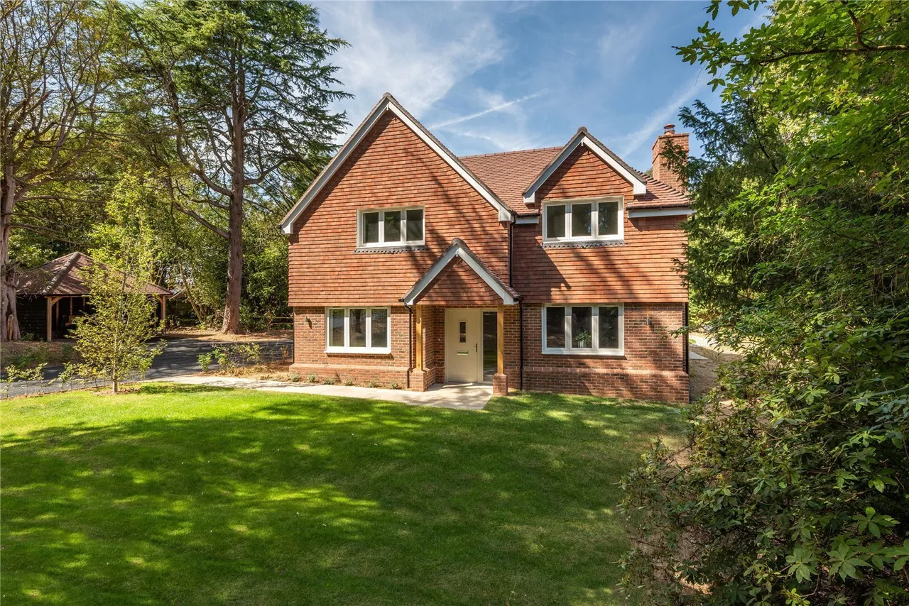 5 bed property for sale, Bechwood Close, Tadworth, KT20