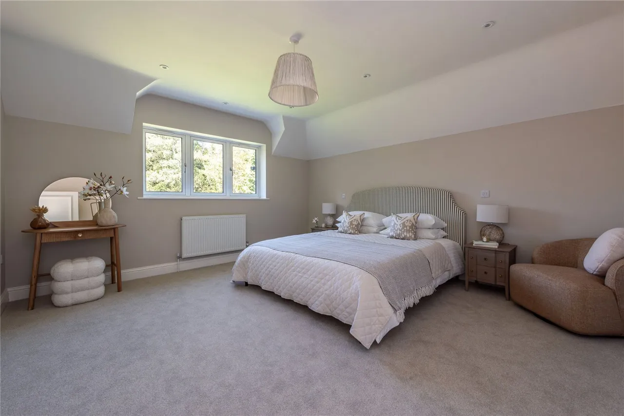 Bechwood Close, Tadworth, KT20, photo 11