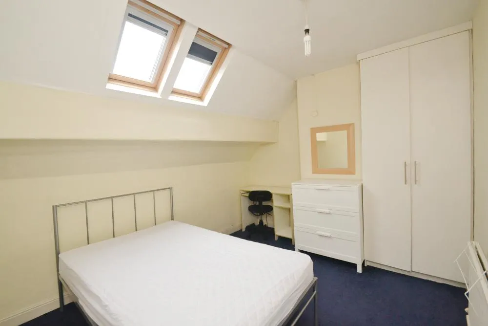 Scarsdale Road, Victoria Park, M14, photo 17