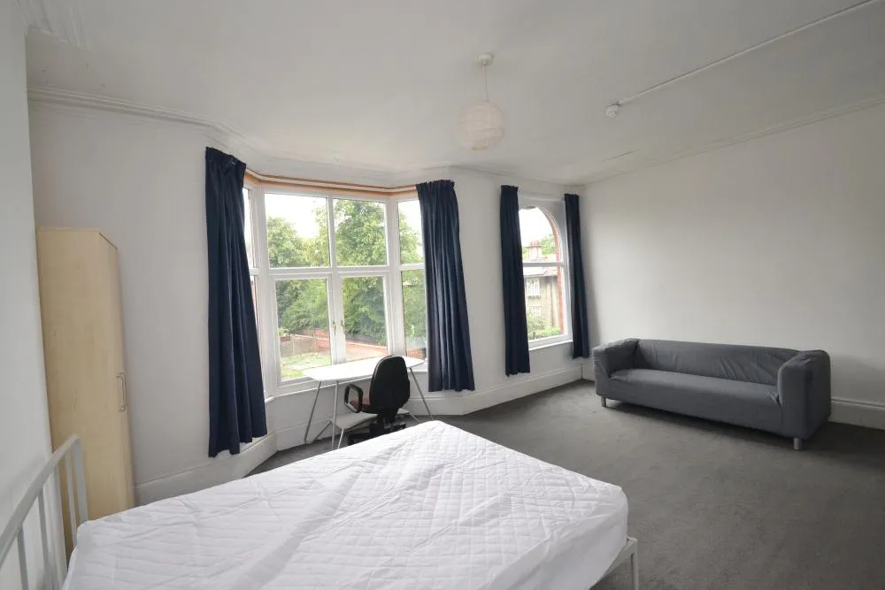 Scarsdale Road, Victoria Park, M14, photo 13