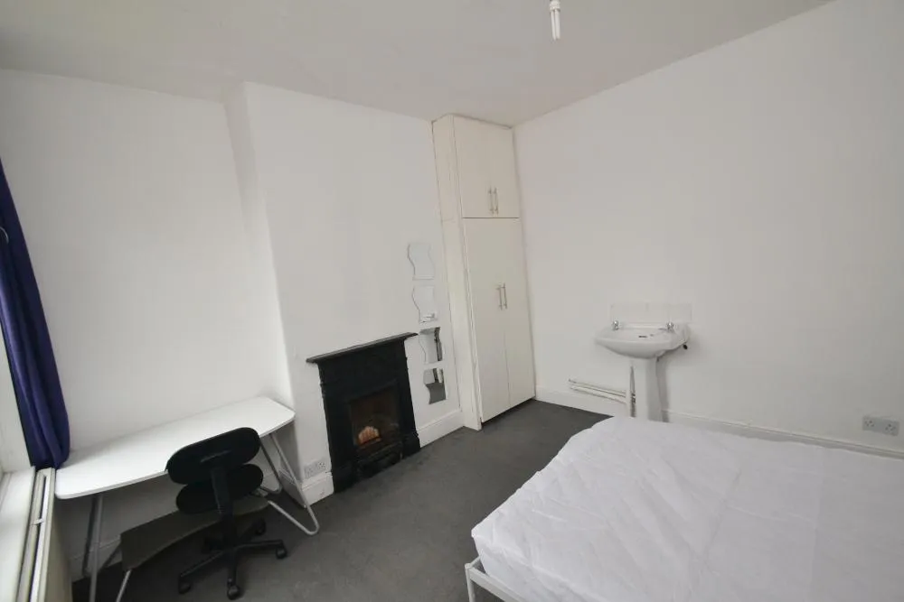 Scarsdale Road, Victoria Park, M14, photo 12