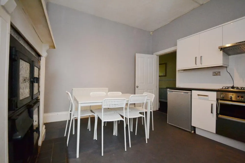 Scarsdale Road, Victoria Park, M14, photo 2