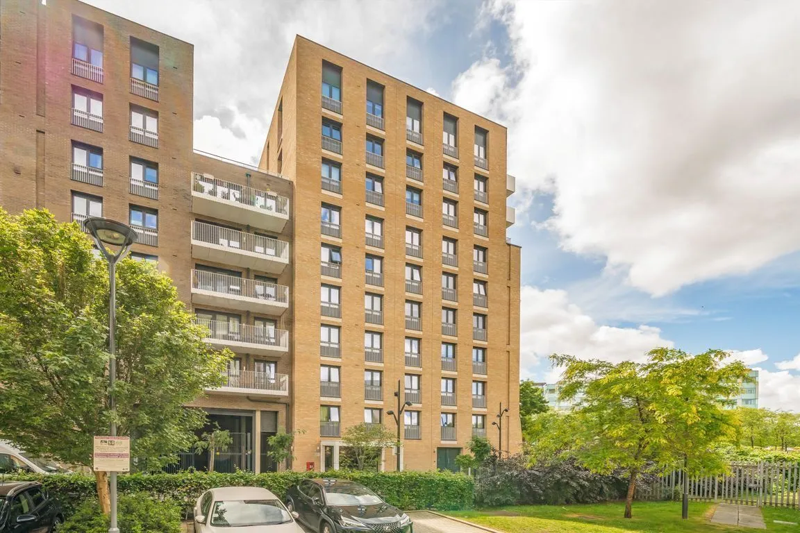 1 bed property for sale, Lakeside Drive, NW10