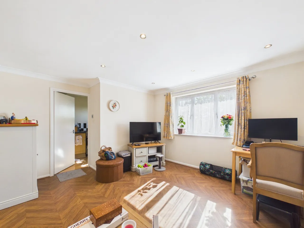 Feltham, Middlesex, photo 5