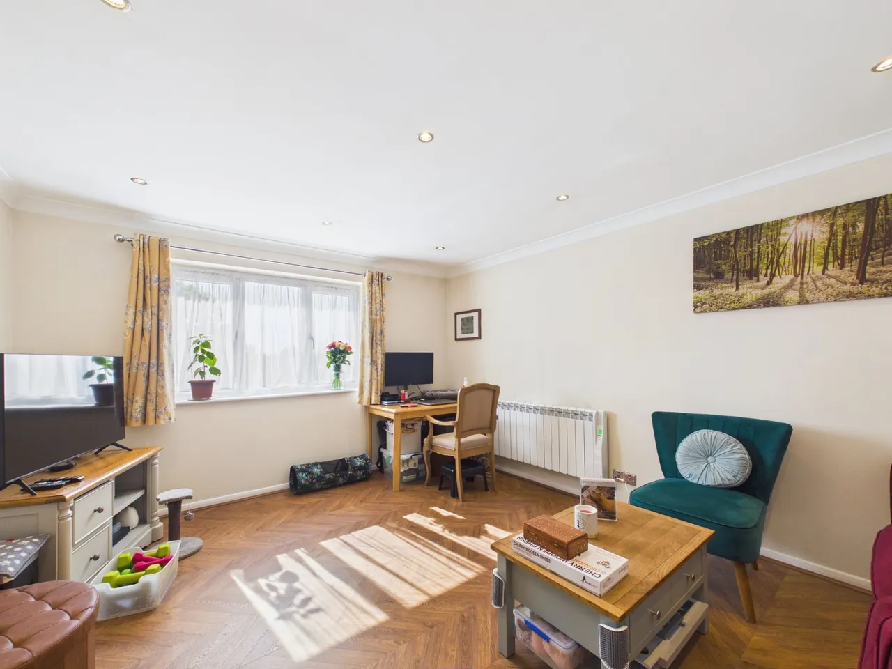 Feltham, Middlesex, photo 2