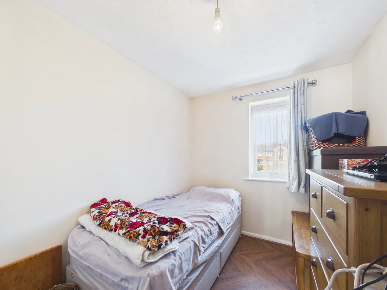 Feltham, Middlesex, photo 4
