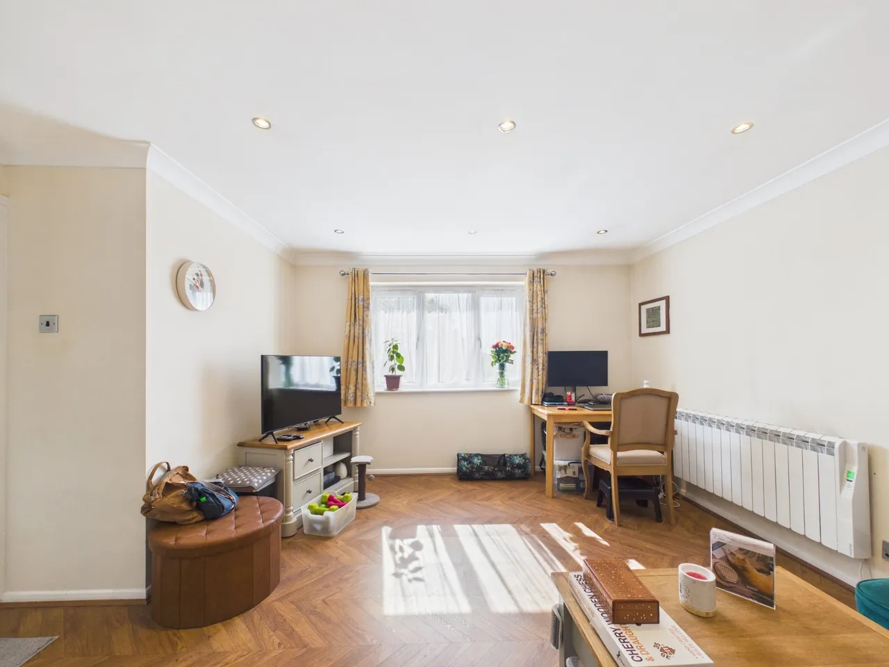 Feltham, Middlesex, photo 8