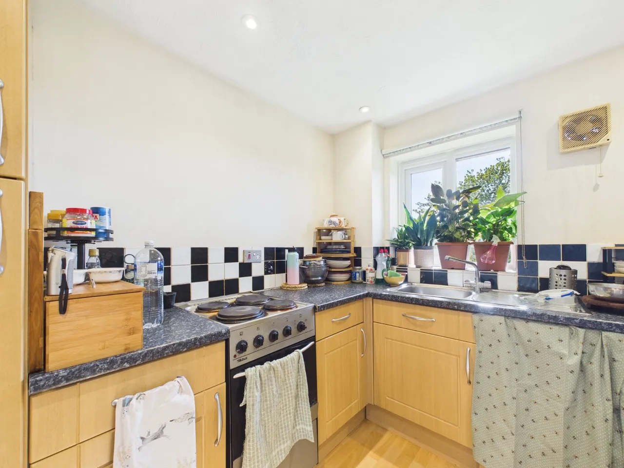 Feltham, Middlesex, photo 9