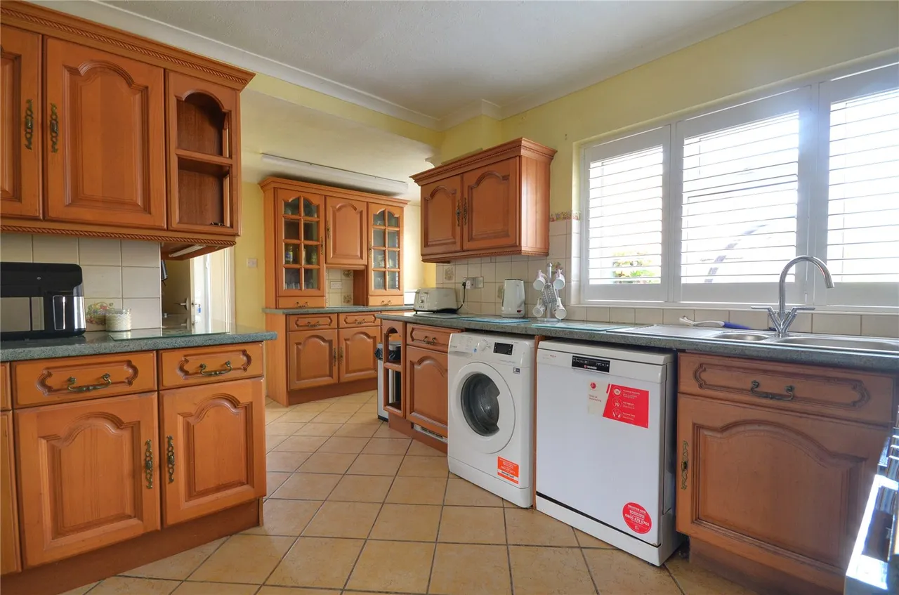 Hackenden Lane, East Grinstead, RH19, photo 4