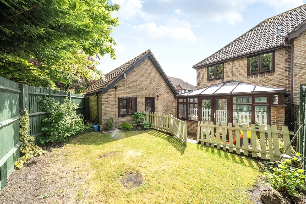 Rosewood Way, West End, GU24, photo 19