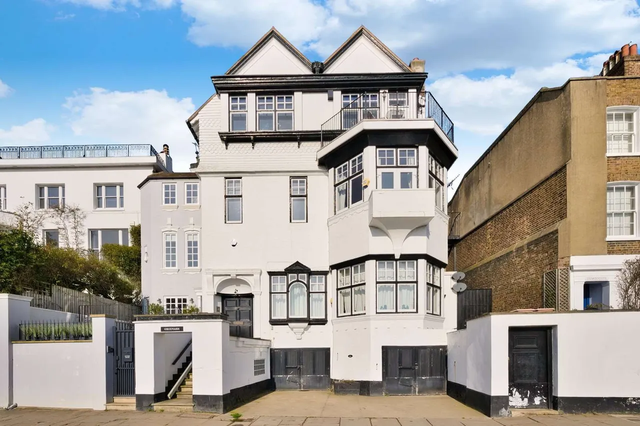 Chiswick Mall, London, W4, photo 3