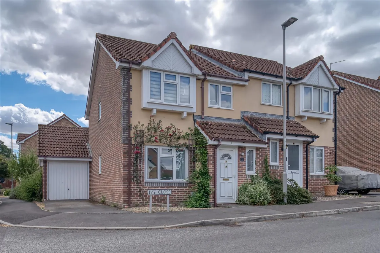 3 bed house for sale, Ivy Close, Gillingham