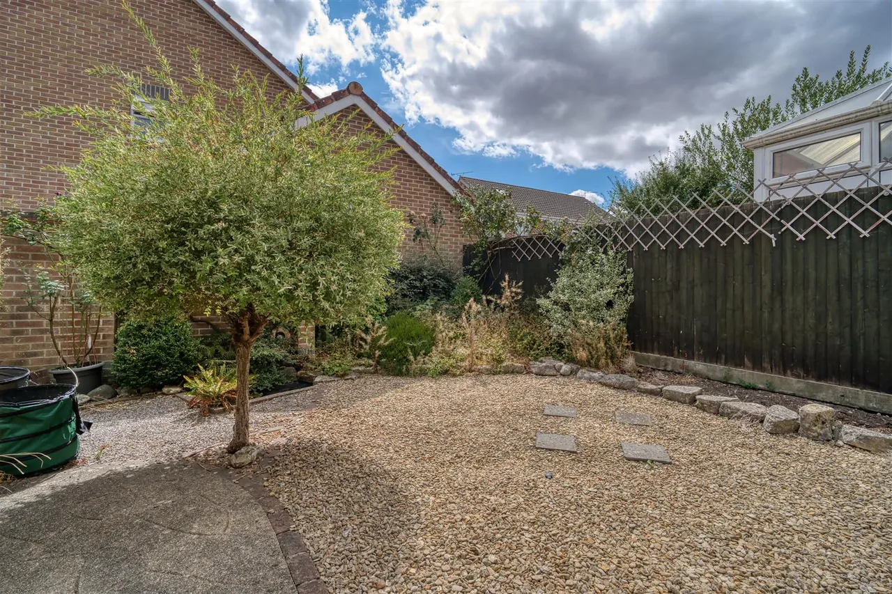 Ivy Close, Gillingham, photo 3
