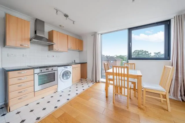 Bath Road, Slough, SL1, photo 5