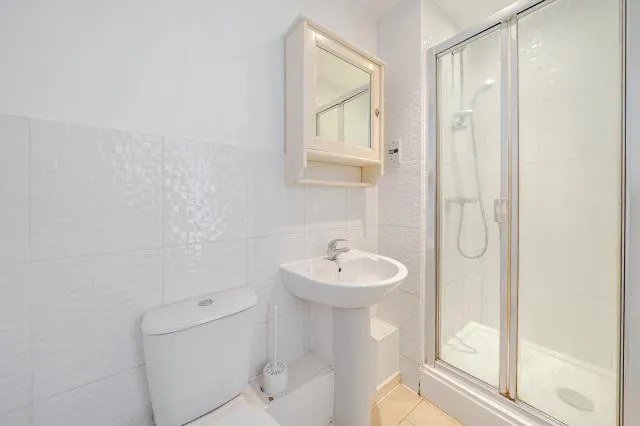 Bath Road, Slough, SL1, photo 11
