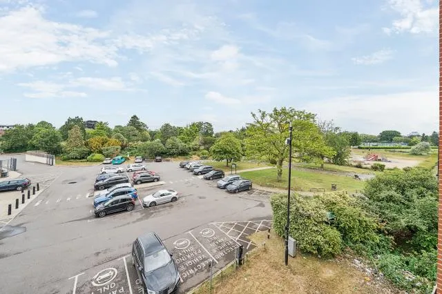 Bath Road, Slough, SL1, photo 14