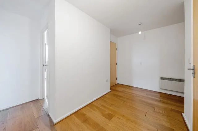 Bath Road, Slough, SL1, photo 12