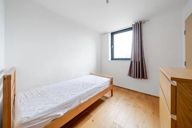 Bath Road, Slough, SL1, photo 10