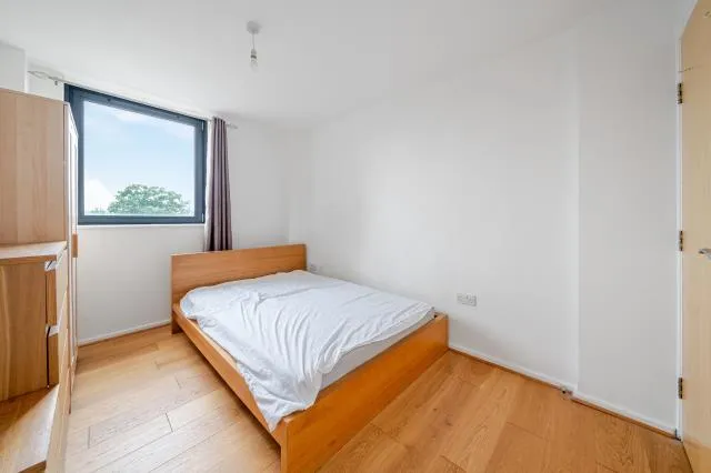 Bath Road, Slough, SL1, photo 8