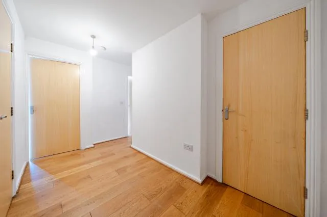 Bath Road, Slough, SL1, photo 6