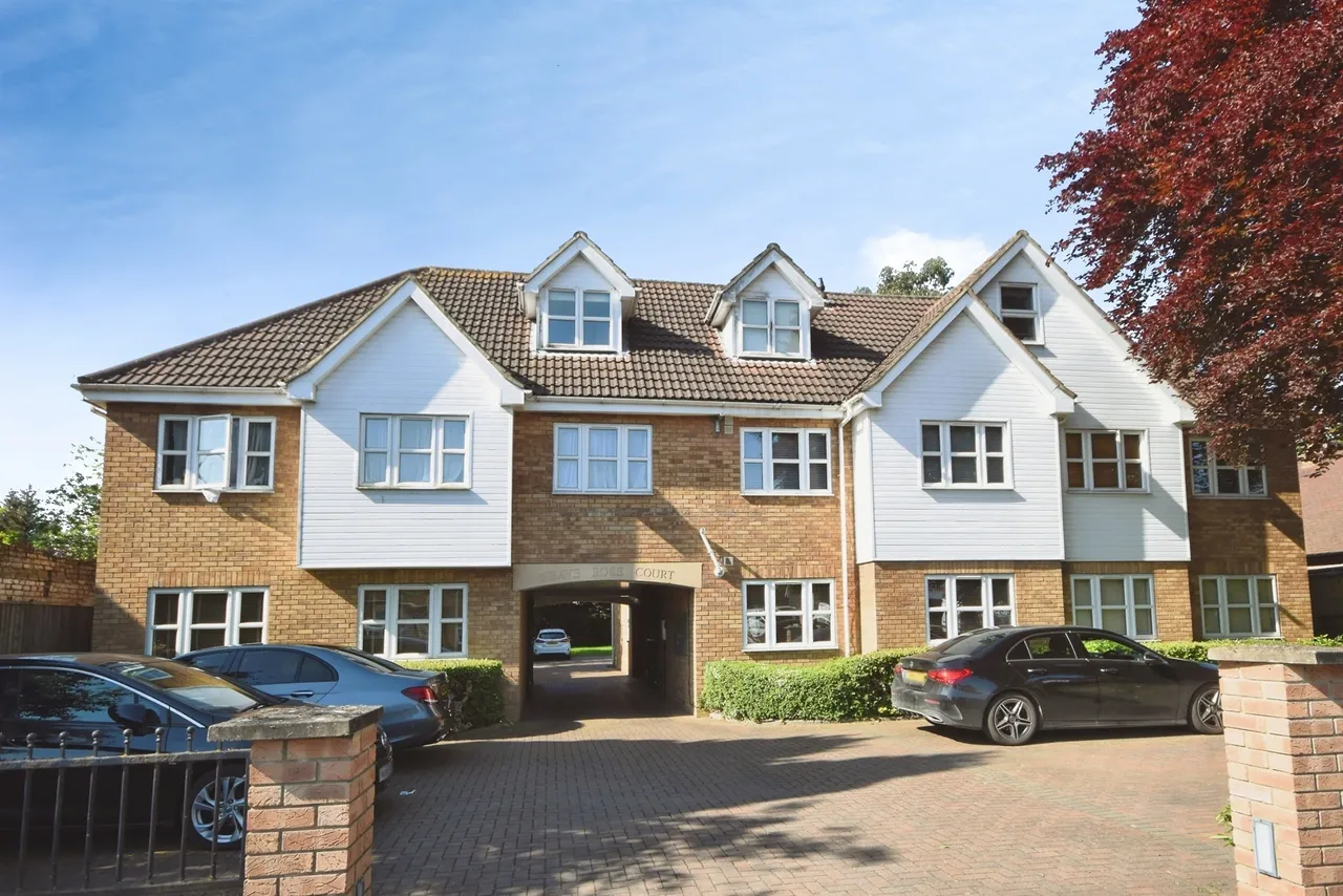 1 bed flat for sale — Mawney Road, Romford