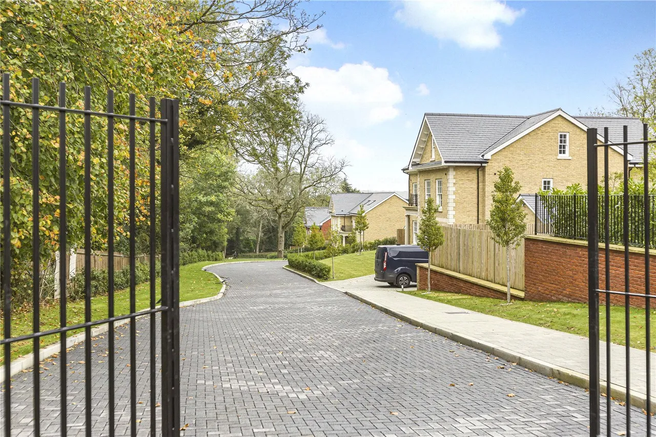 Cullinan Close, Cuffley, Hertfordshire, EN6 4FF, photo 23