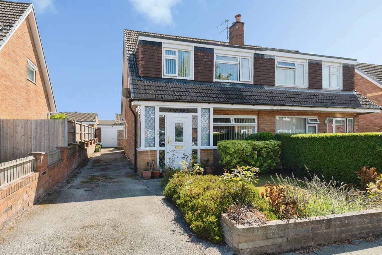 3 bed house for sale — Tarporley Close, Oxton, Prenton