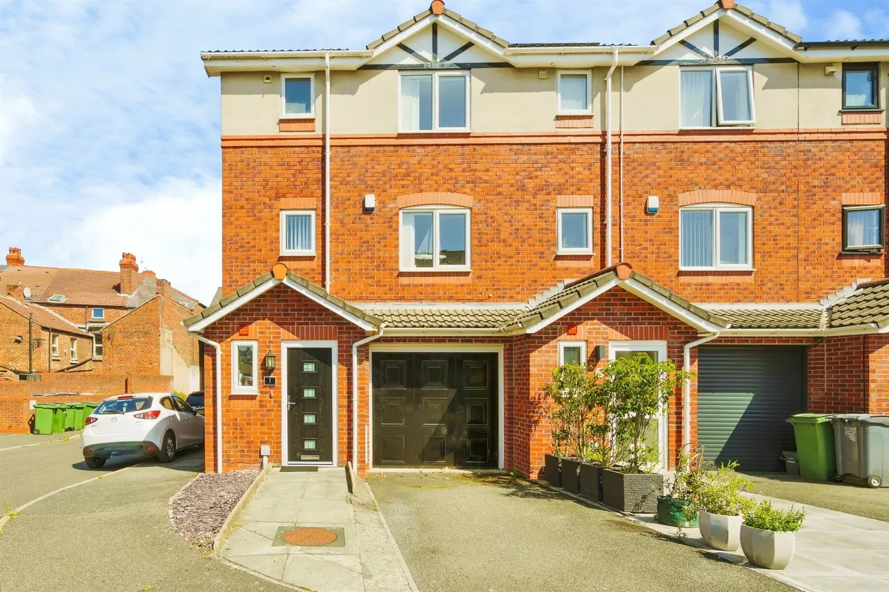 3 bed house for sale — Sandrock Close, Wallasey