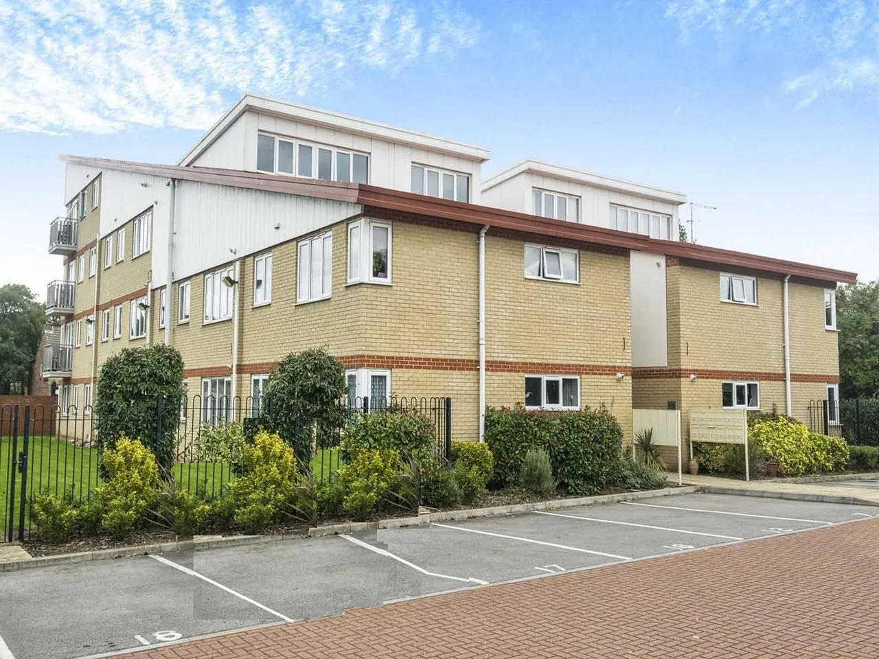 2 bed flat for sale, Lincoln Road, Peterborough, PE4